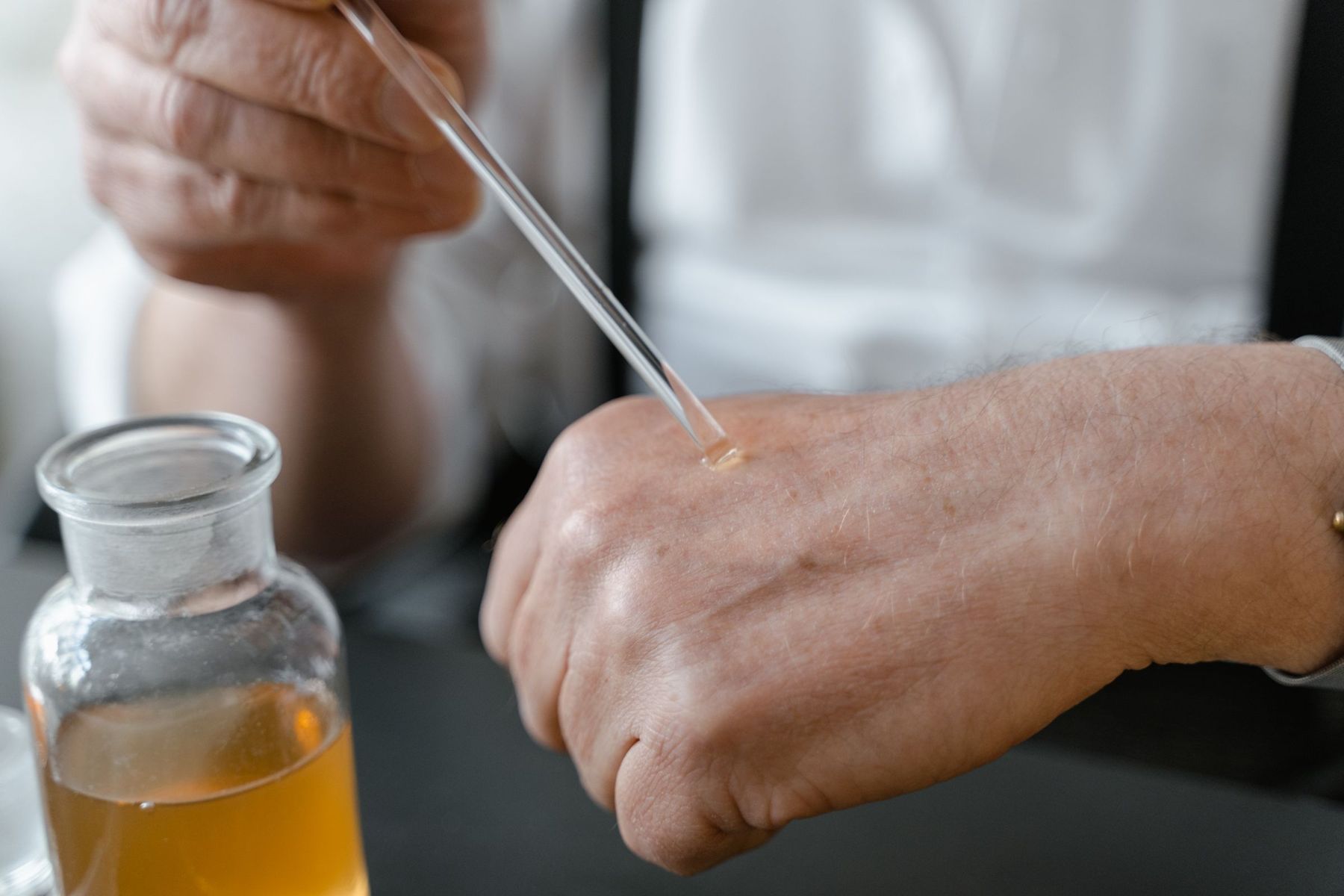 Evaluating a fragrance on the skin